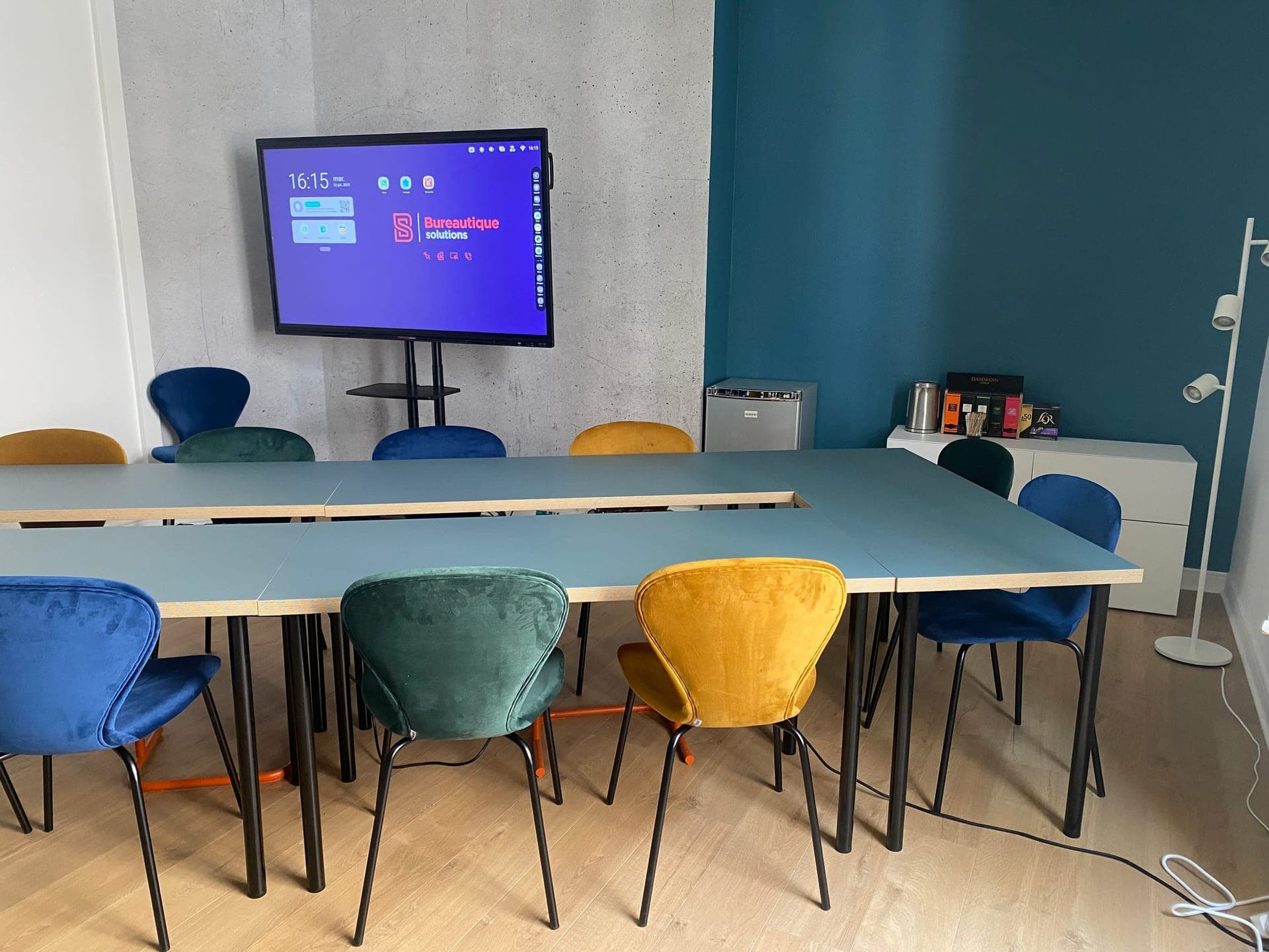 Salles de réunion en hyper-centre de Narbonne, espaces équipés pour 6 à 8 personnes